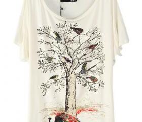 Under The Tree The peacock figure - Bat Sleeve T-Shirt